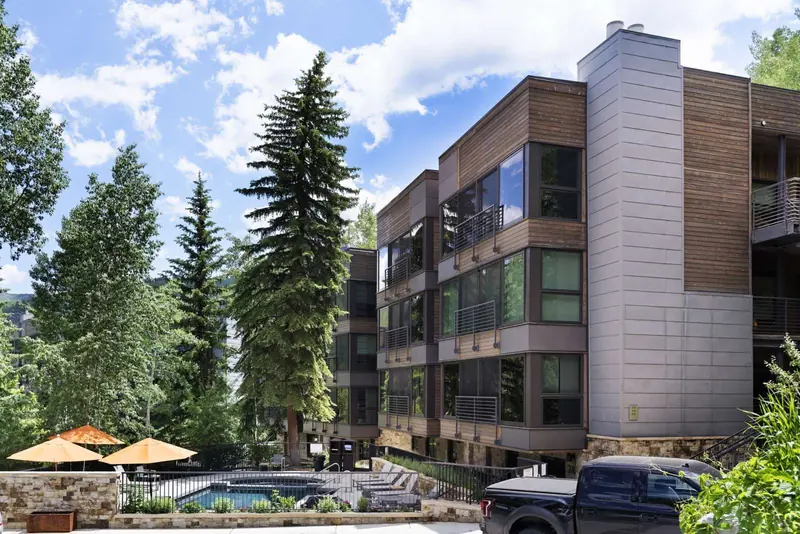 This top floor unit overlooks the pool and beautiful Aspen Mountain.